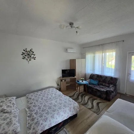 شقة Vilagosi Apartmanhaz *