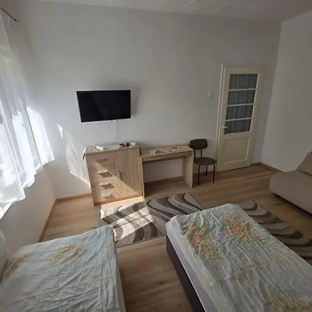 아파트 Vilagosi Apartmanhaz *